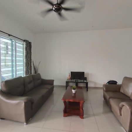 Karak Indah Homestay Exteriör bild