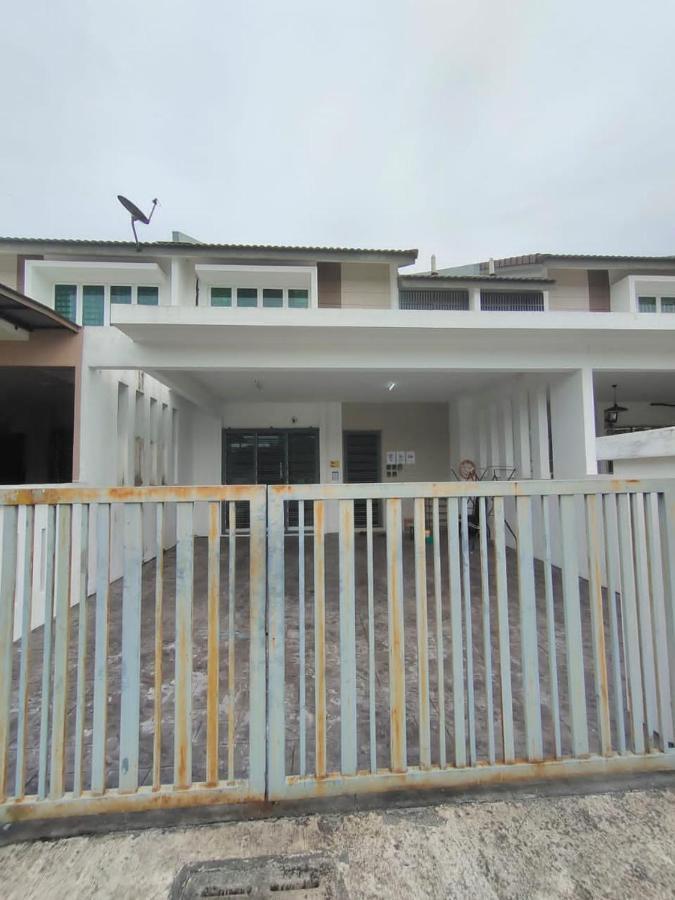 Karak Indah Homestay Exteriör bild