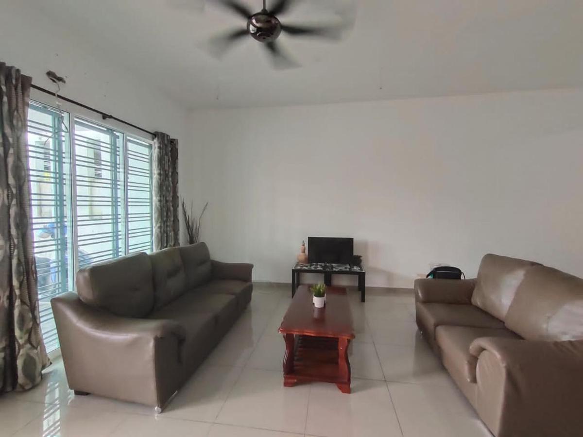 Karak Indah Homestay Exteriör bild
